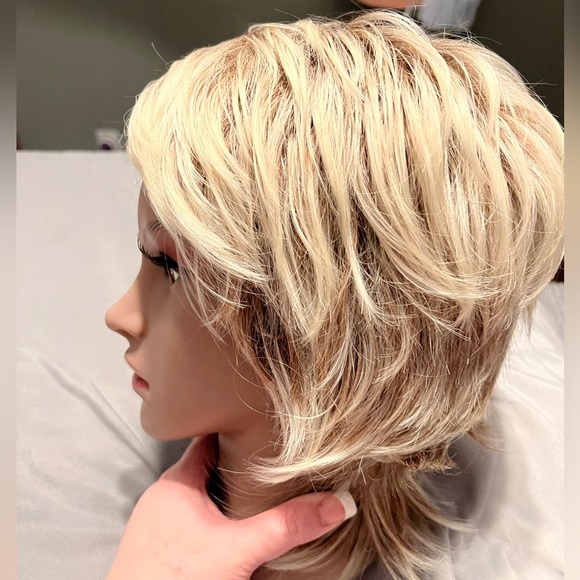 3 New Blonde and Brown pixie style synthetic wigs. - Picture 7 of 16